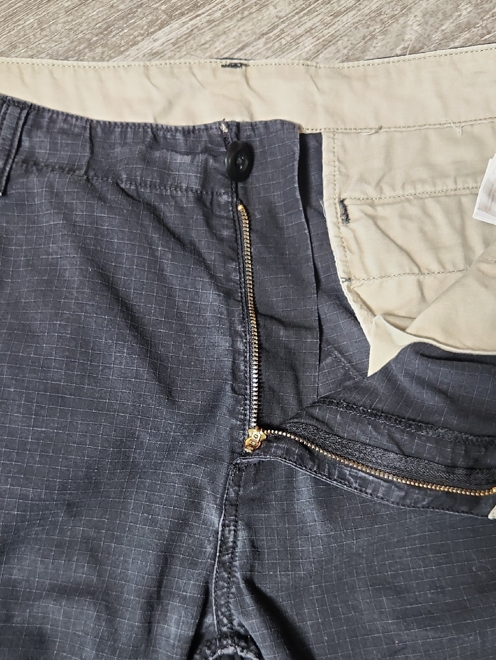 Vintage Faded Carhartt WIP Men's Ripstop Cargo Pants with Utility Pockets - Picture 4 of 10